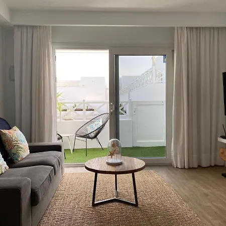 Flower Pool Apartmán Playa Honda (Lanzarote)